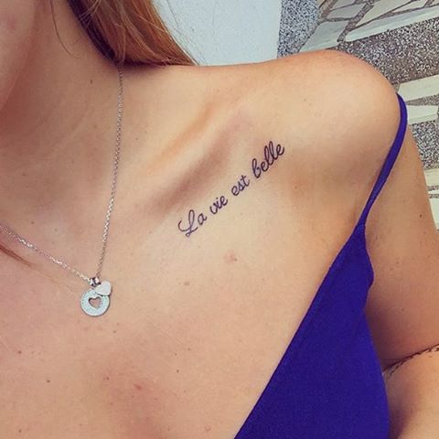 La vida es bella, frase ideal, corta y simple, para tatuarse.