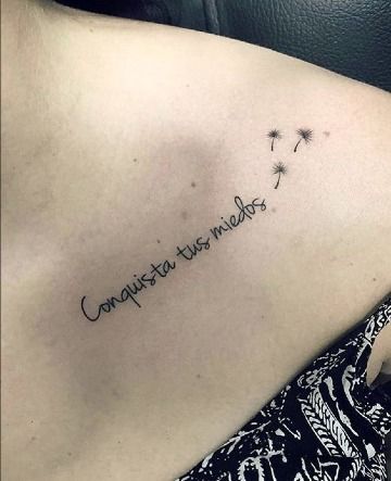 Frase sobre la conquista de los miedos para tatuarse en el hombro