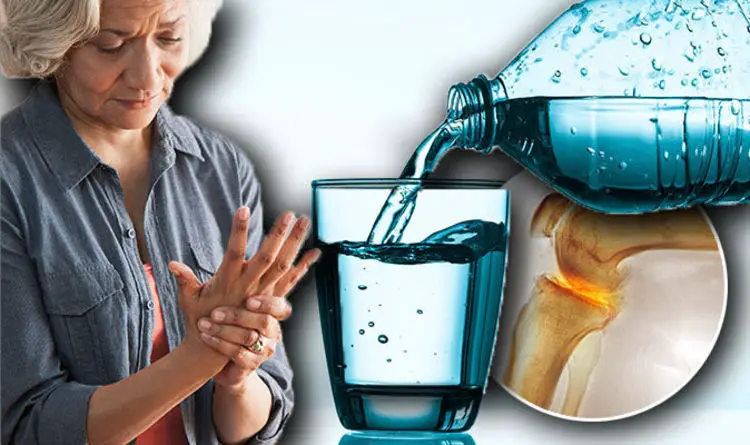 beber suficiente agua si tiene artritis