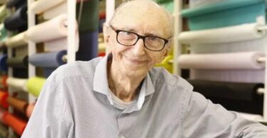 Hombre de 100 años establece record mundial