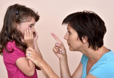 Un niño que escucha estas frases y pierde su autoestima
