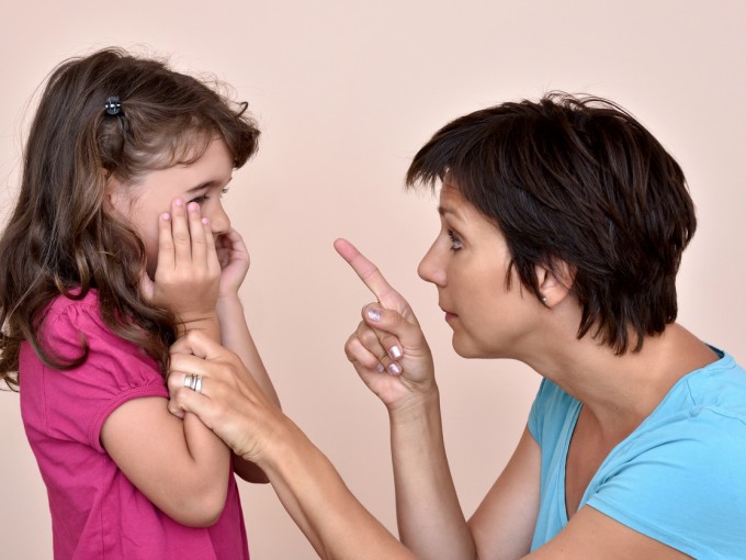 Un niño que escucha estas frases y pierde su autoestima