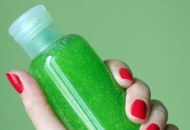 Champú casero de romero que estimula el crecimiento del cabello