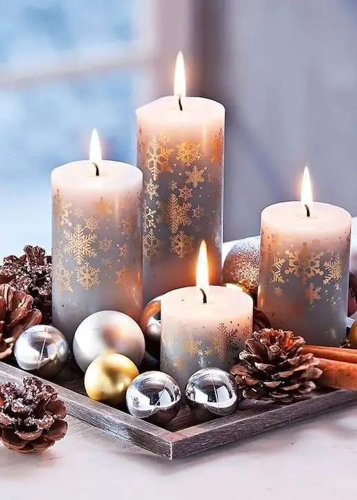 charola con velas navideñas