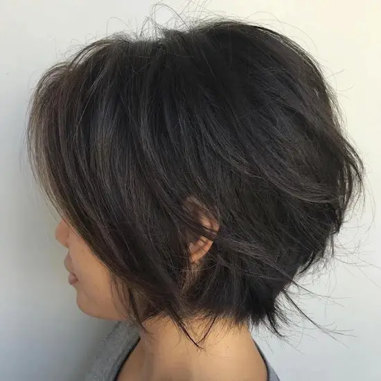 mujer de perfil corte de pelo choppy bob