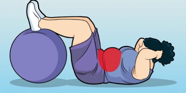 5 efectivos ejercicios con pelota para reducir la barriga