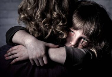 madre tóxica con su hija