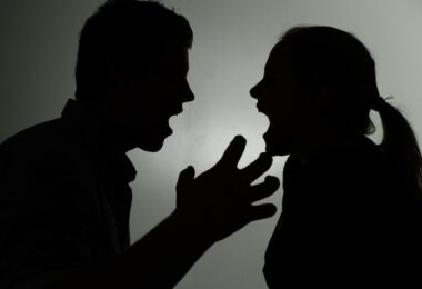 Conflictos de pareja y las señales de una relación emocionalmente destructiva