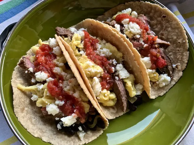 tacos de res y huevo