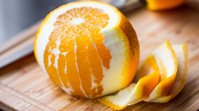 Cáscaras de naranja para mantener alejadas a las plagas