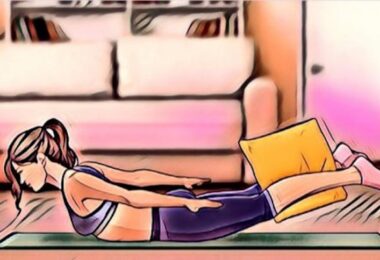8 ejercicios que puedes hacer usando una almohada