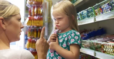 Niña haciendo rabietas