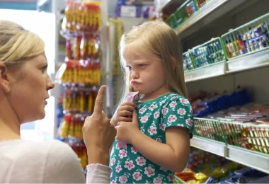 Niña haciendo rabietas