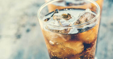 Bebidas azucaradas que deben evitarse y más en épocas de mucho calor