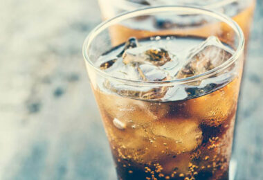 Bebidas azucaradas que deben evitarse y más en épocas de mucho calor