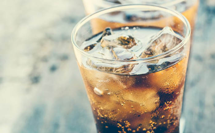Bebidas azucaradas que deben evitarse y más en épocas de mucho calor