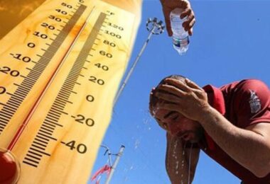 Persona que está sufriendo un intenso calor