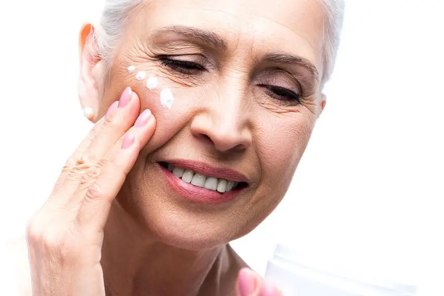 Así es como los aceites faciales pueden rejuvenecer la piel