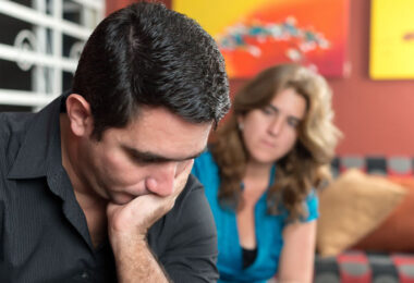 Pareja que está al borde del divorcio