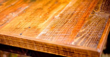 Quitar arañazos y raspones de muebles de madera