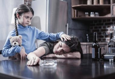 Hija que sufre abandono emocional