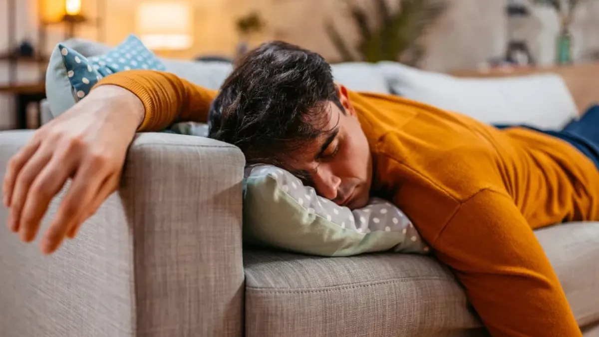 Según el cardiólogo, dormir en esta posición puede ser perjudicial para tu corazón