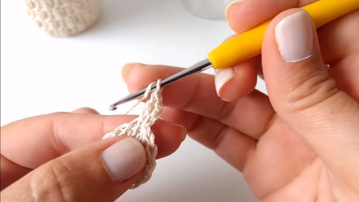 Descubre cómo vestir frascos a crochet (Portavelas) 4