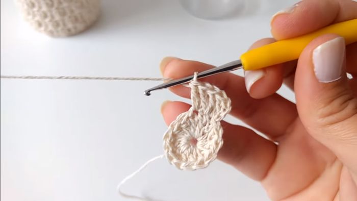 Descubre cómo vestir frascos a crochet (Portavelas) 5