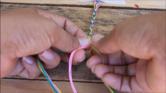 Cómo hacer pulseras con hilo encerado paso a paso 11