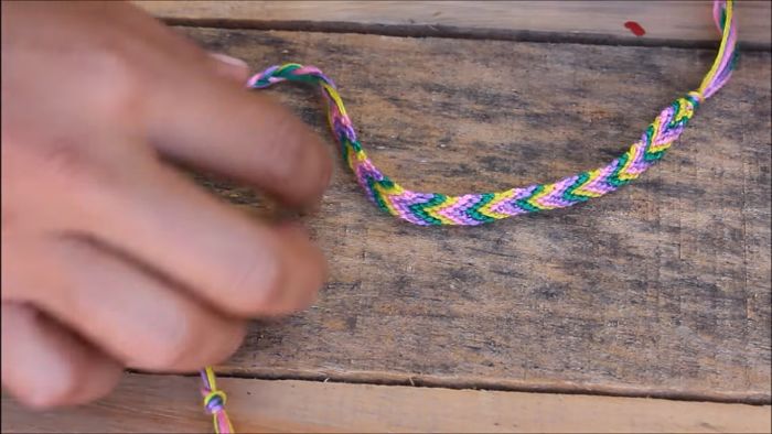 Cómo hacer pulseras con hilo encerado paso a paso 12